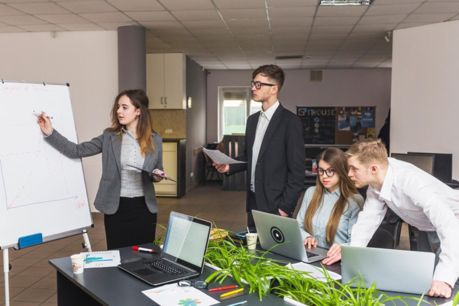 Espace de travail organisé pour la planification financière